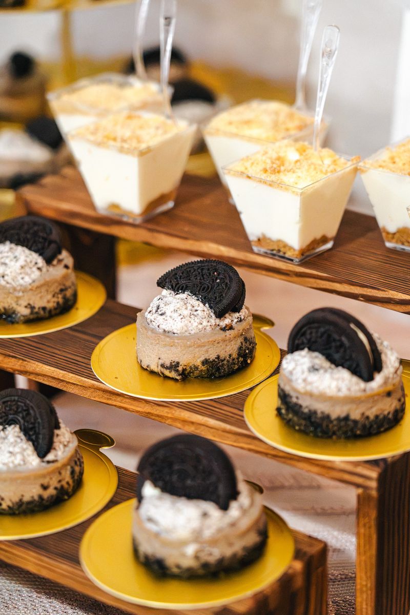 Cheesecakes de Oreo en bases de madera